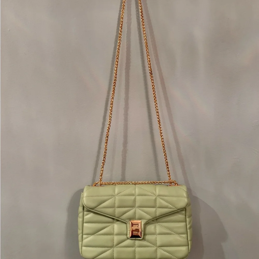 Miztique Green Quilted Shoulder Bag with Gold Chain - Picture 3 of 4